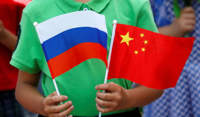 A child holds the national flags of Russia and China